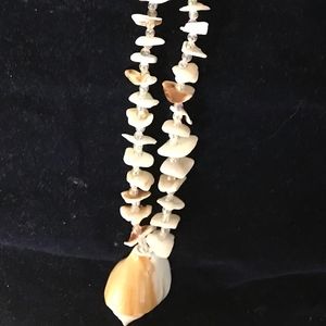 SHELL NEKLACE